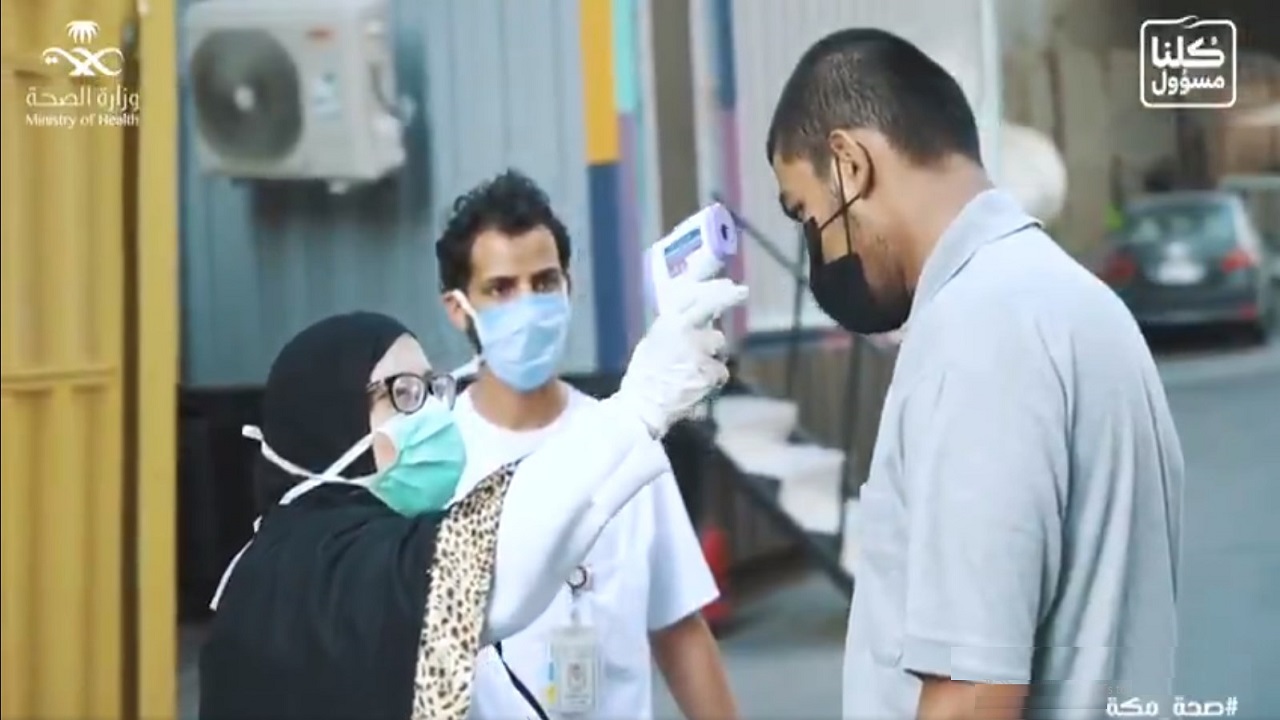 بالفيديو.. الطبيبة سميحة لم يمنعها سنها من التطوع الصحي في ظل جائحة كورونا