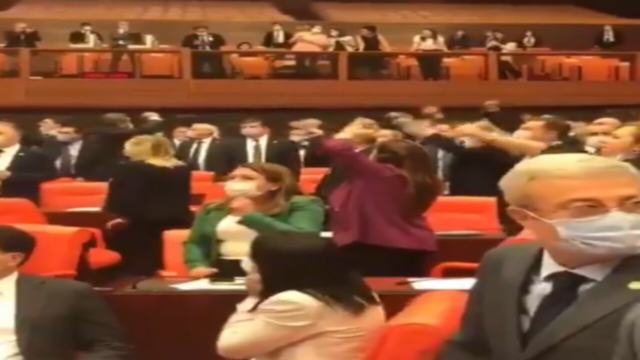 نواب بالبرلمان التركي يهتفون ضد &#8221; العدالة والتنمية &#8220;: حزب انقلابي وعدو للديمقراطية 