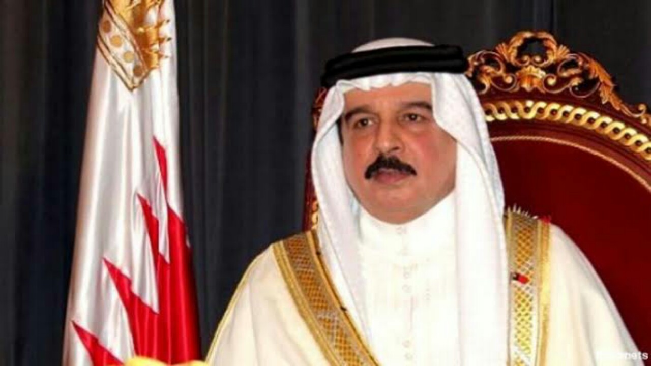 صورة جديدة لملك البحرين تخطف الأنظار