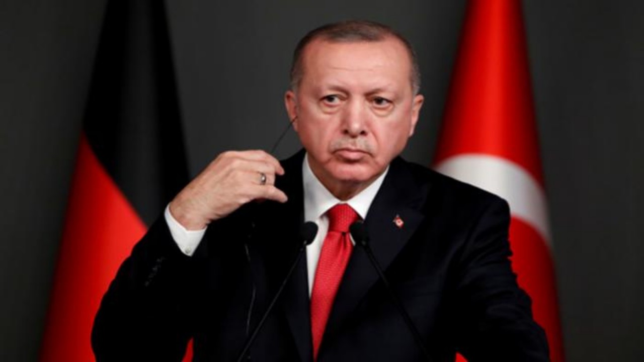 «كاتب»: لايف أردوغان على يوتيوب فضح حقيقته