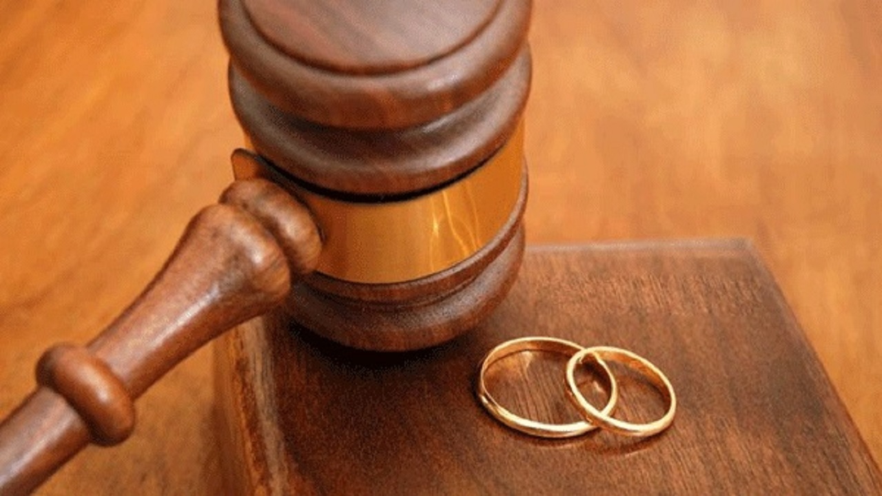 امرأة في دعوى إثبات طلاق: تركني مُعلقة 12 شهر بسبب والدته