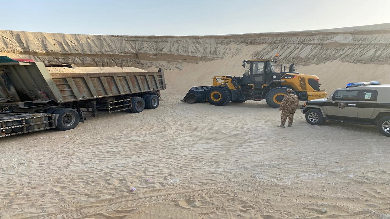 ضبط معدات لنهل الرمال بدون تصريح في الشرقية