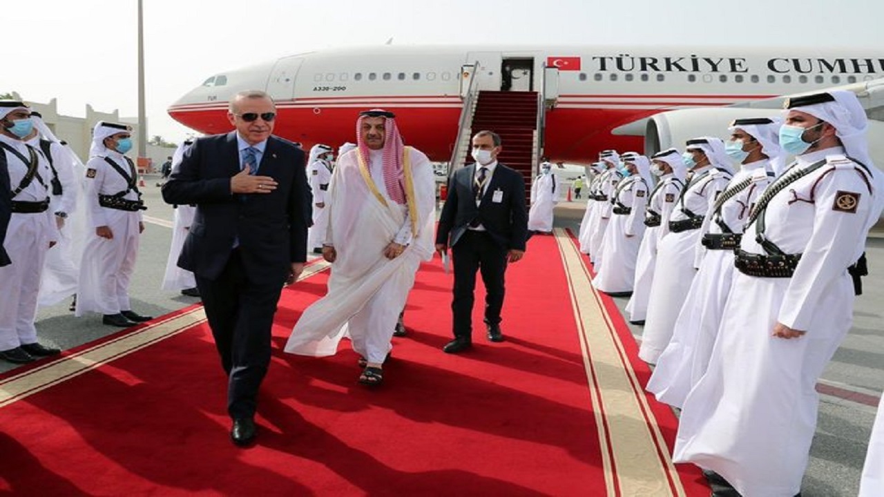 صورة مخزية لمراسم استقبال أردوغان في قطر