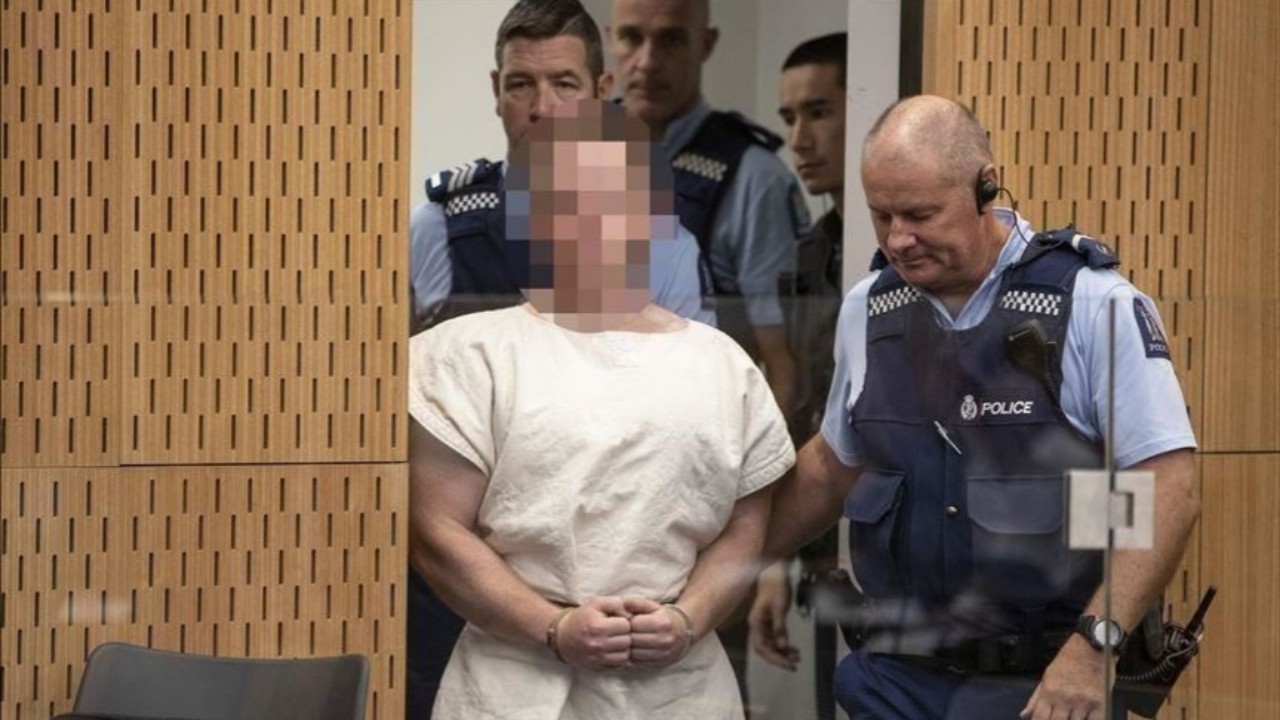 مرتكب مذبحة مسجدي نيوزيلندا يمثل نفسه في جلسة النطق بالحكم