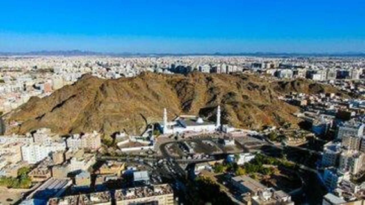بالصور.. جبل سَلع التاريخي الذي كان مقرا للمسلمين في غزوة &#8220;خندق&#8221;