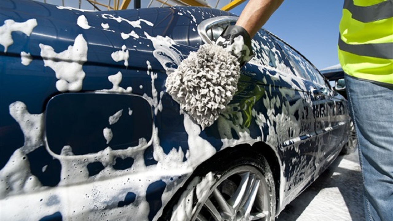 محاذير يجب تجنُّبها عند تنظيف السيارة