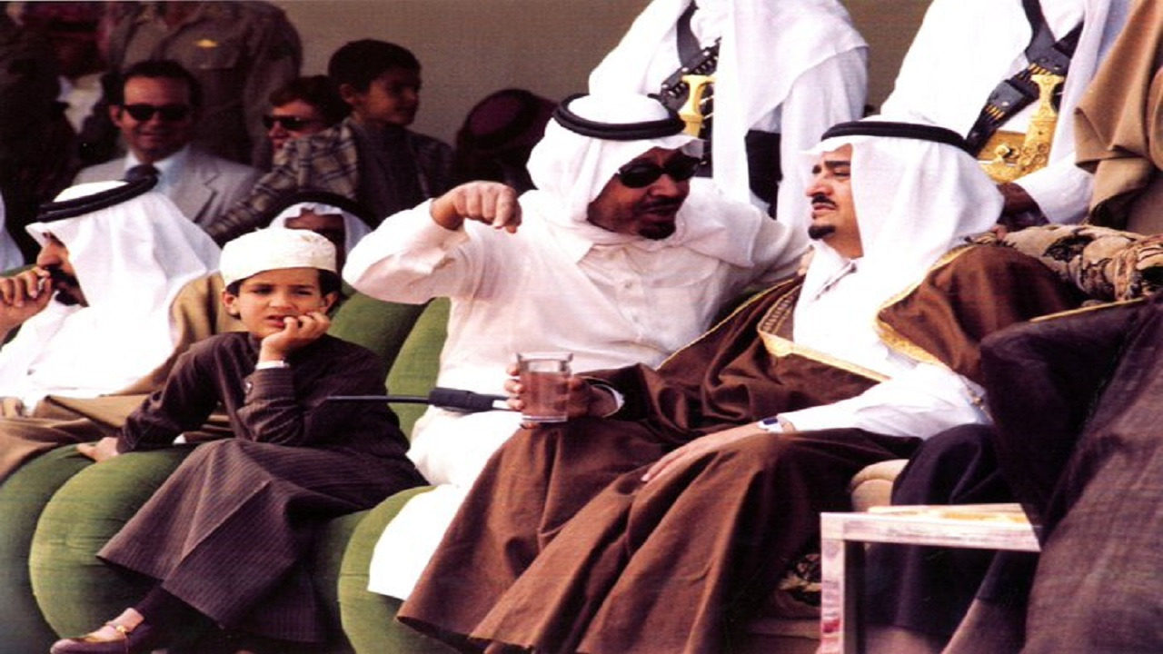 صورة مميزة للأمير بدر مع الملك فهد في سباق الهجن بالجنادرية
