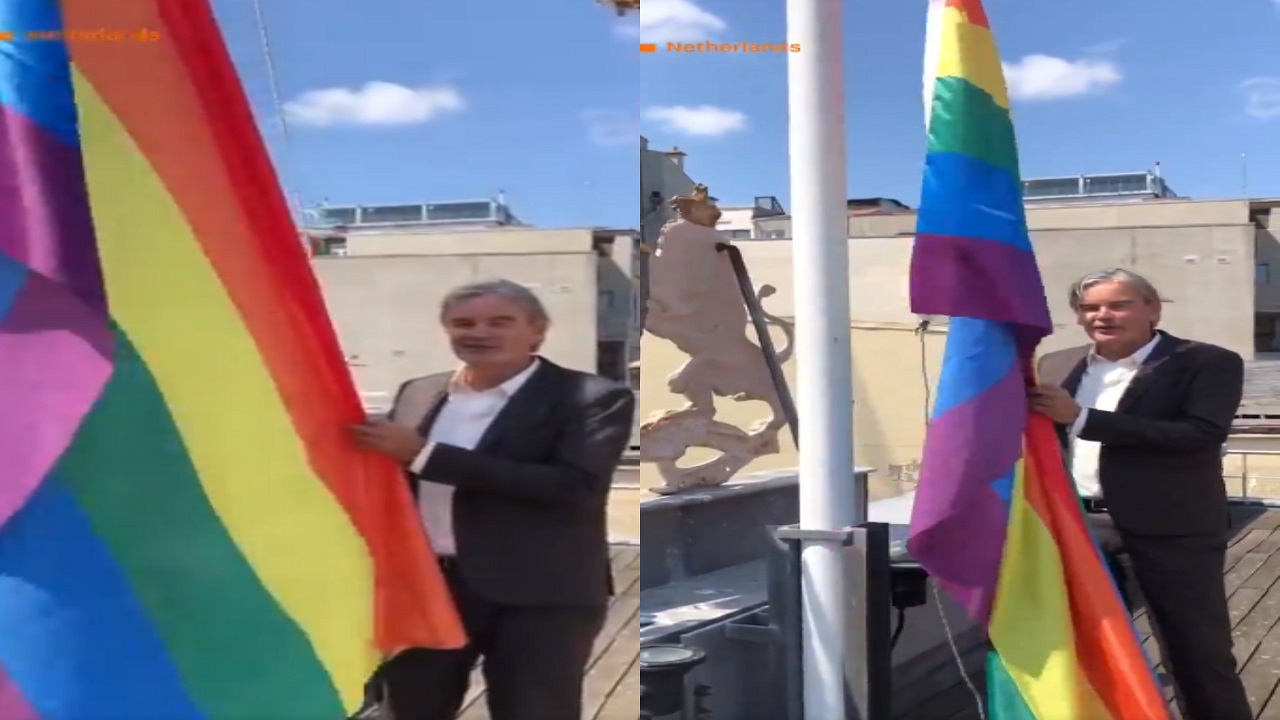 السفير الهولندي في تركيا يرفع شعار المثليين أعلى مبنى السفارة