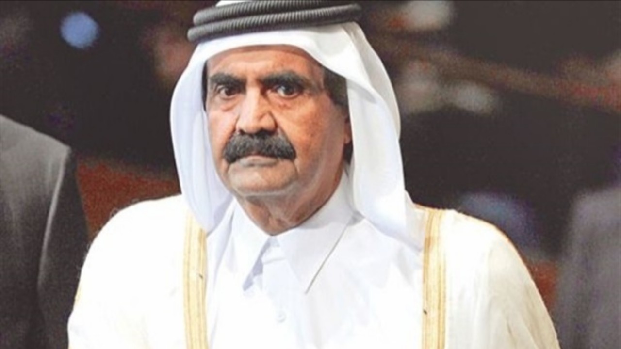 رئيس عربي سابق يواجه تهمة الخيانة العظمى بعدما أهدى جزيرة لقطر