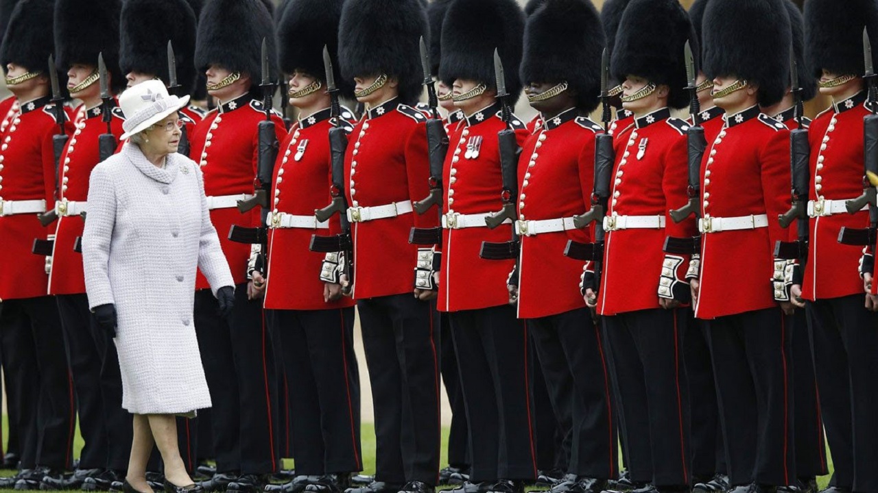 اعتقال حارس ملكة بريطانيا وبحوزته مواد مخدرة