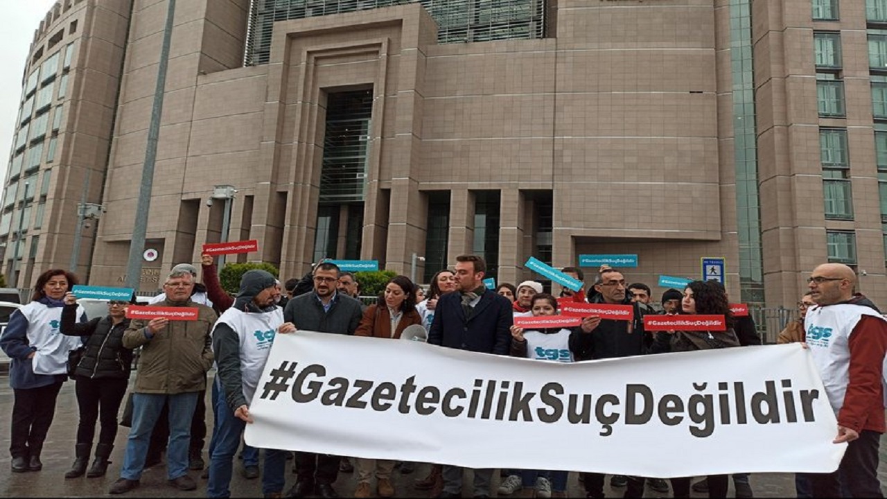 صحفيو السويد يرفضون طلب تركيا بتسليم صحفي معارض &#8220;وصمة عار&#8221;