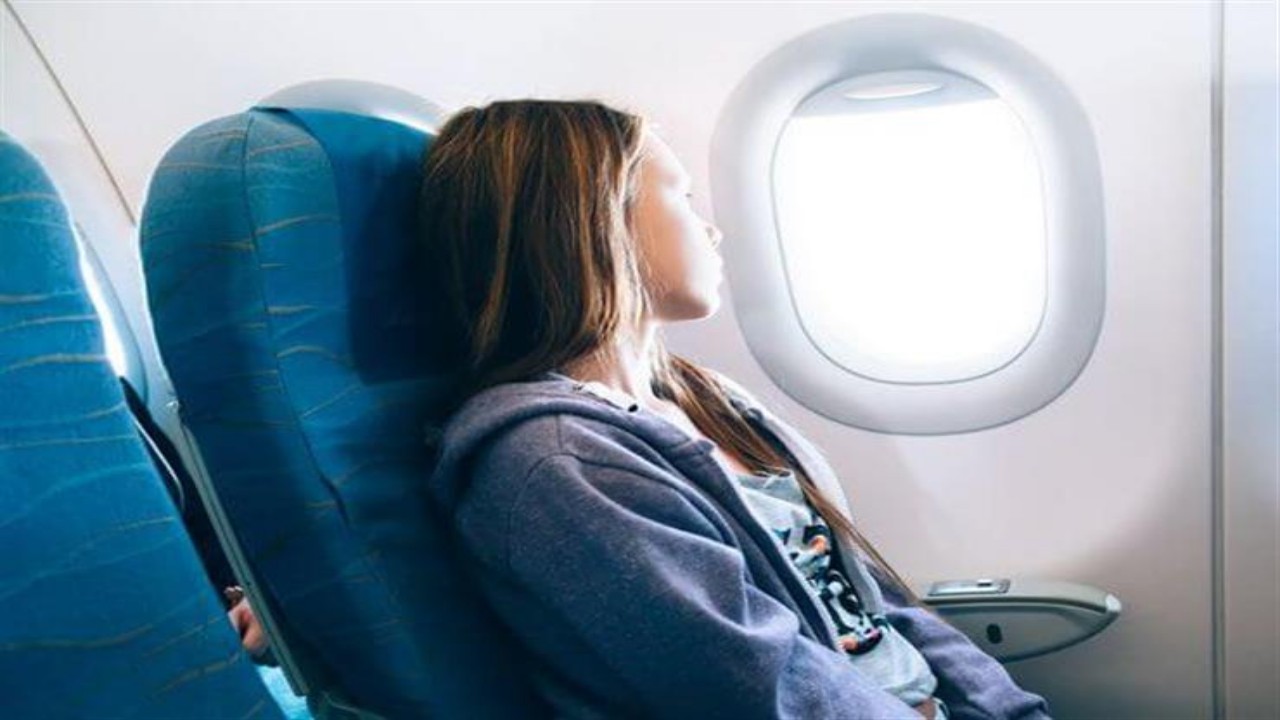 طرق تفادي الإصابة بجلطة الساق خلال رحلات الطيران الطويلة