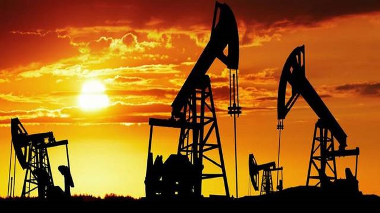 أسعار النفط تتراجع وبرنت عند 42.98 دولاراً للبرميل