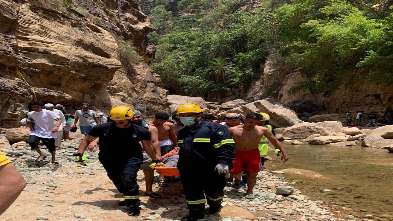 انتشال جثة شاب غرق في تجمع مياه صخري بجازان