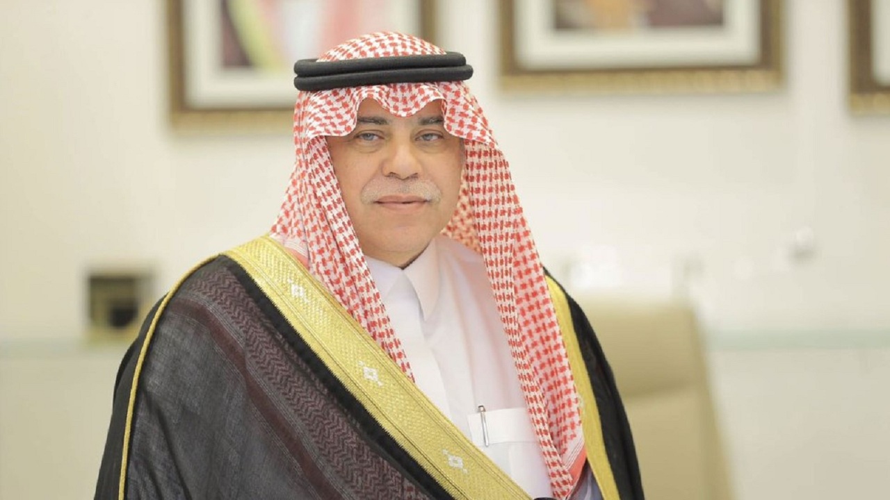 وزير الإعلام ينعي رحيل الإعلامي فهد العبدالكريم