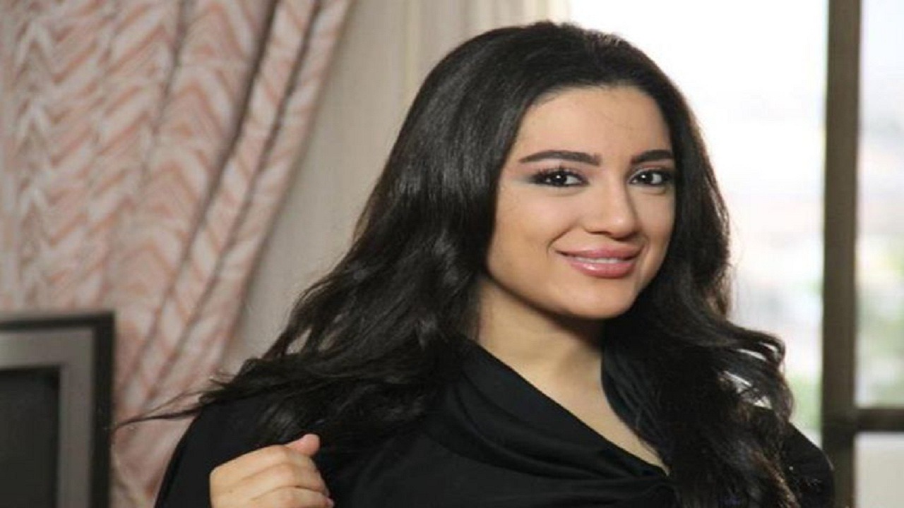 أمينة العلي ترد على منتقديها بعد تغزلها في جسدها: سمعوني صياحكم