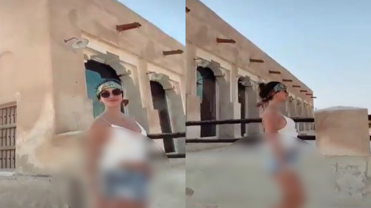 امرأة شبه عارية في مسجد الذخيرة القطري تُروج للسياحة