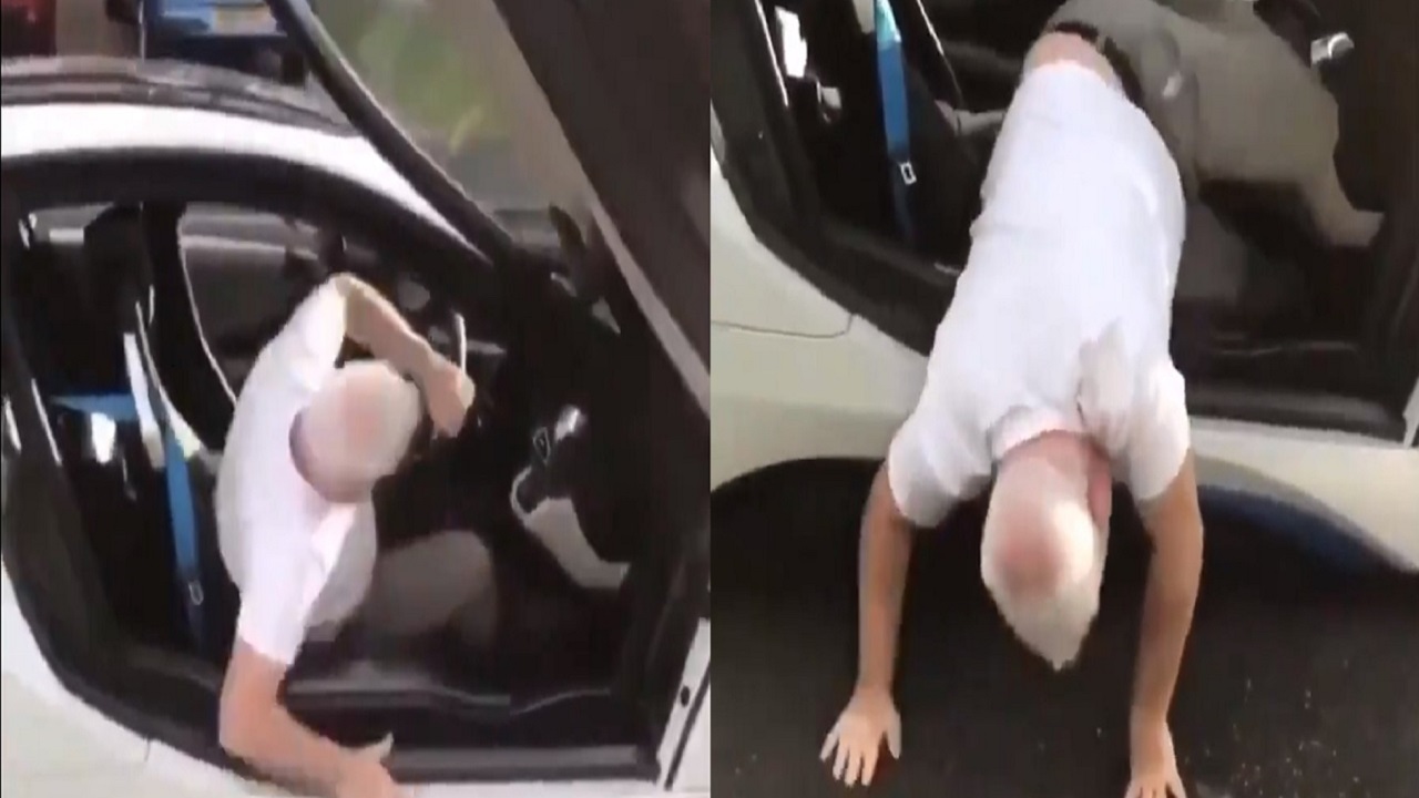 بالفيديو.. معاناة أب في الخروج من سيارة &#8220;أستون مارتن&#8221; بطريقة مضحكة