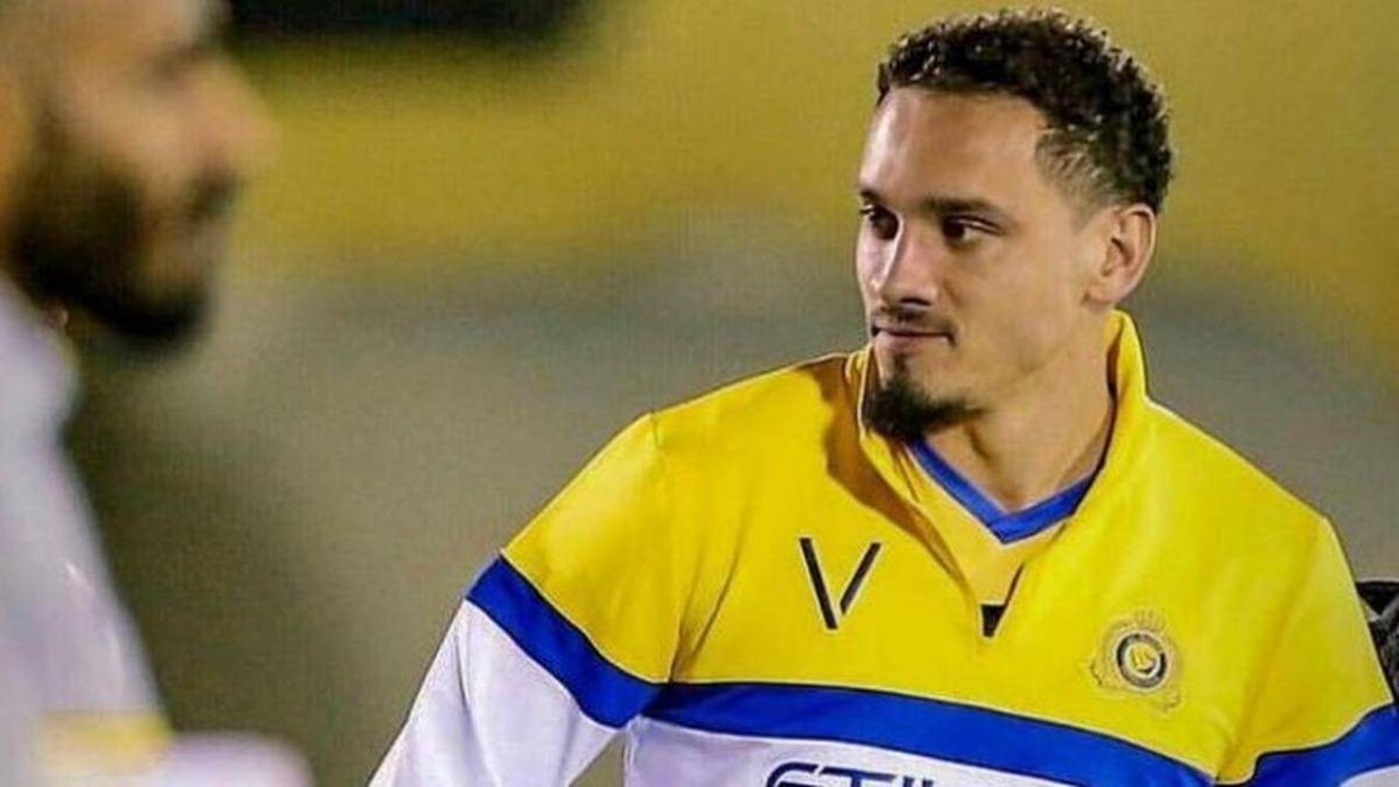 جواز سفر مايكون يؤخر رحيله إلى تركيا