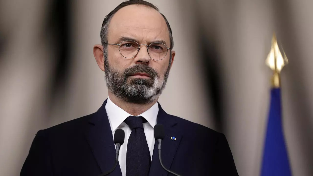 استقالة رئيس الوزراء الفرنسي