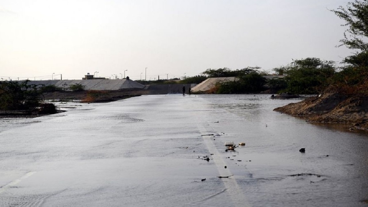 مدني جازان يجدد تحذيراته من مخاطر التقلبات الجوية المصاحبة للرياح والأمطار
