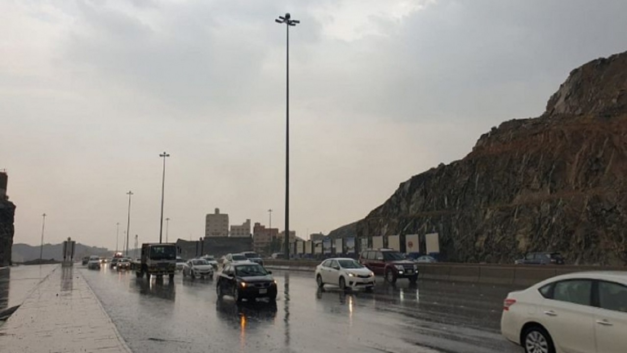 أمطار رعدية مصحوبة بنشاط في الرياح على عددٍ من محافظات مكة