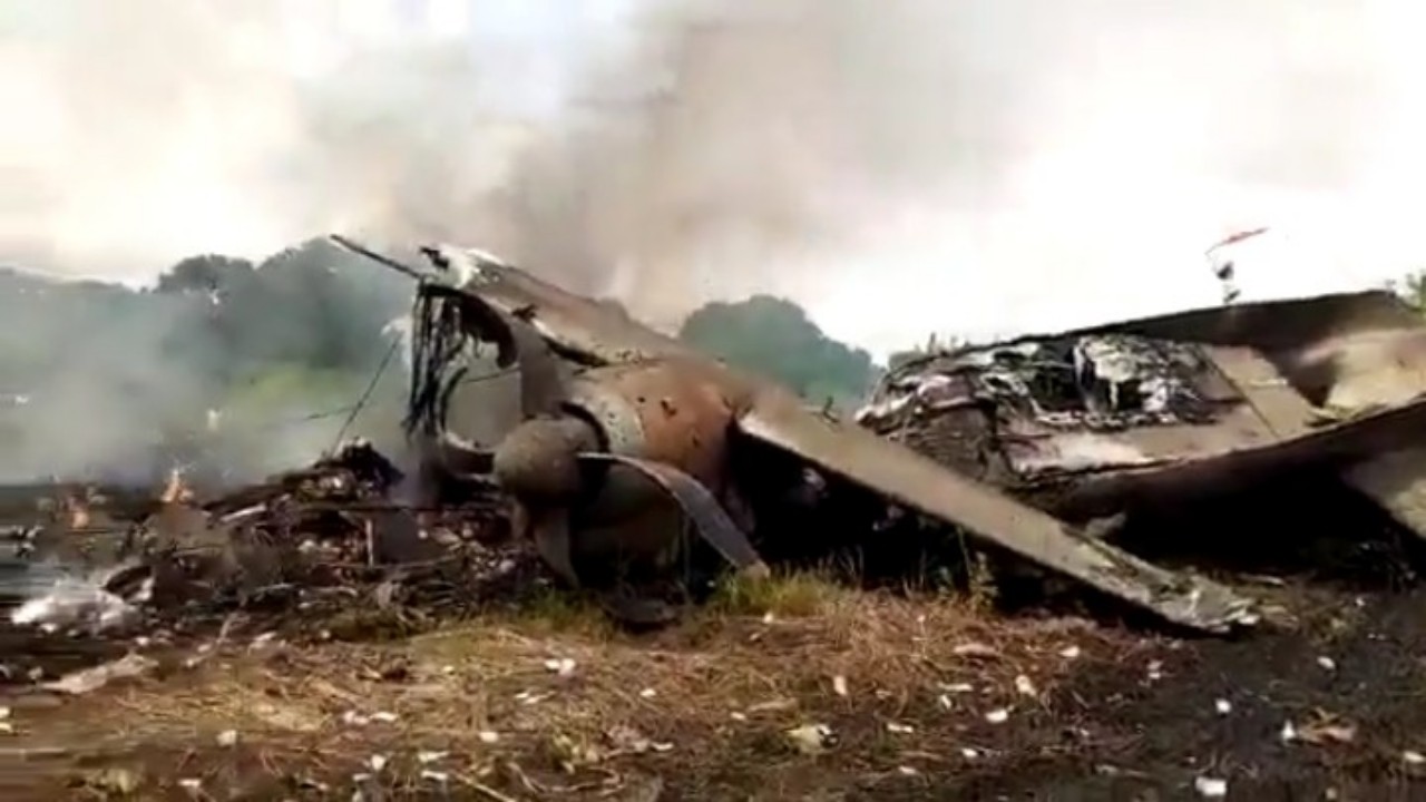 بالفيديو.. تحطم طائرة شحن عقب إقلاعها من مطار جوبا جنوب السودان