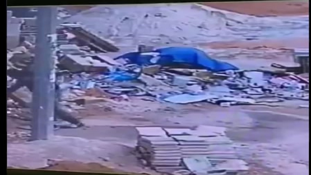 بالفيديو .. مواطن يوثق سرقة الكيابل الكهربائية الخاصة بعمارته السكنية في الرياض