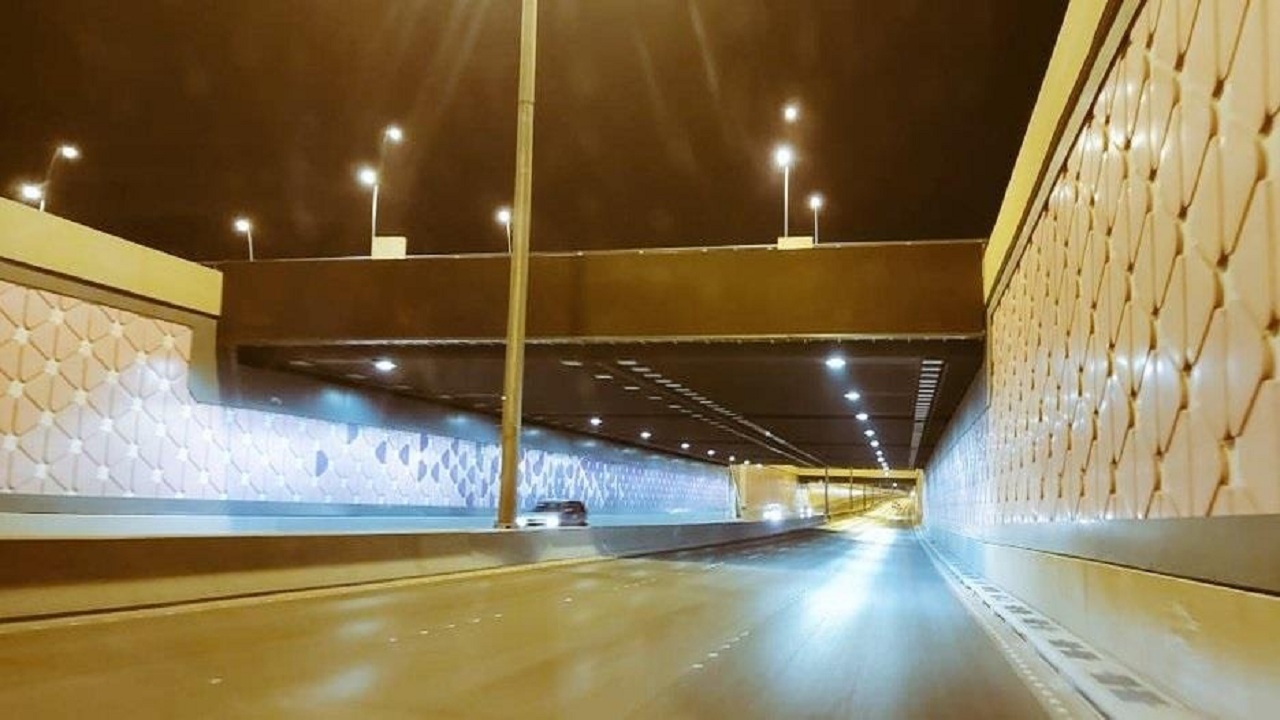 البدء في تركيب لوحات إلكترونية على جسور الرياض