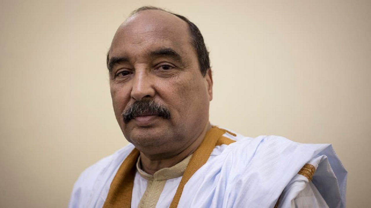 الشرطة تحتجز رئيس موريتانيا السابق بعد استجوابه