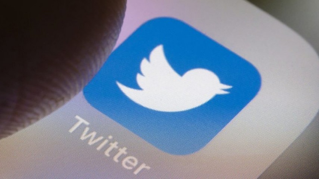 «تويتر» يكشف حسابات المسؤولين الحكوميين والمؤسسات بعلامة مميزة
