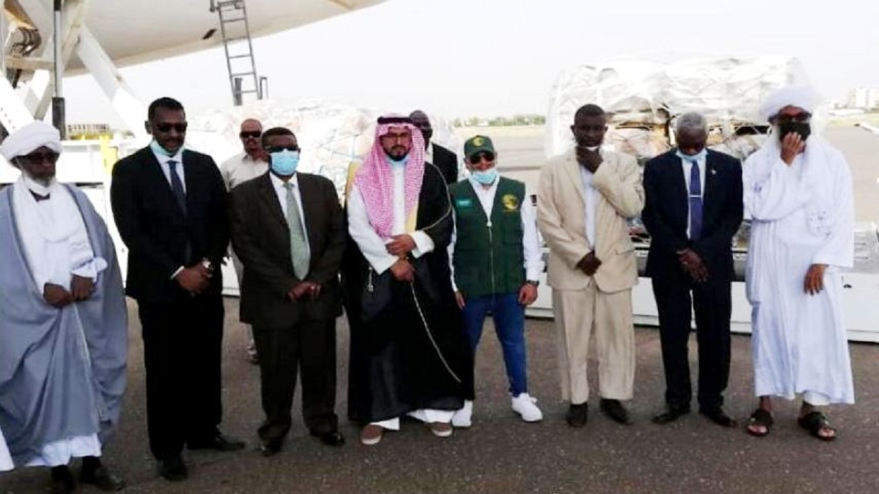 وصول طائرة مساعدات إنسانية من المملكة إلى السودان