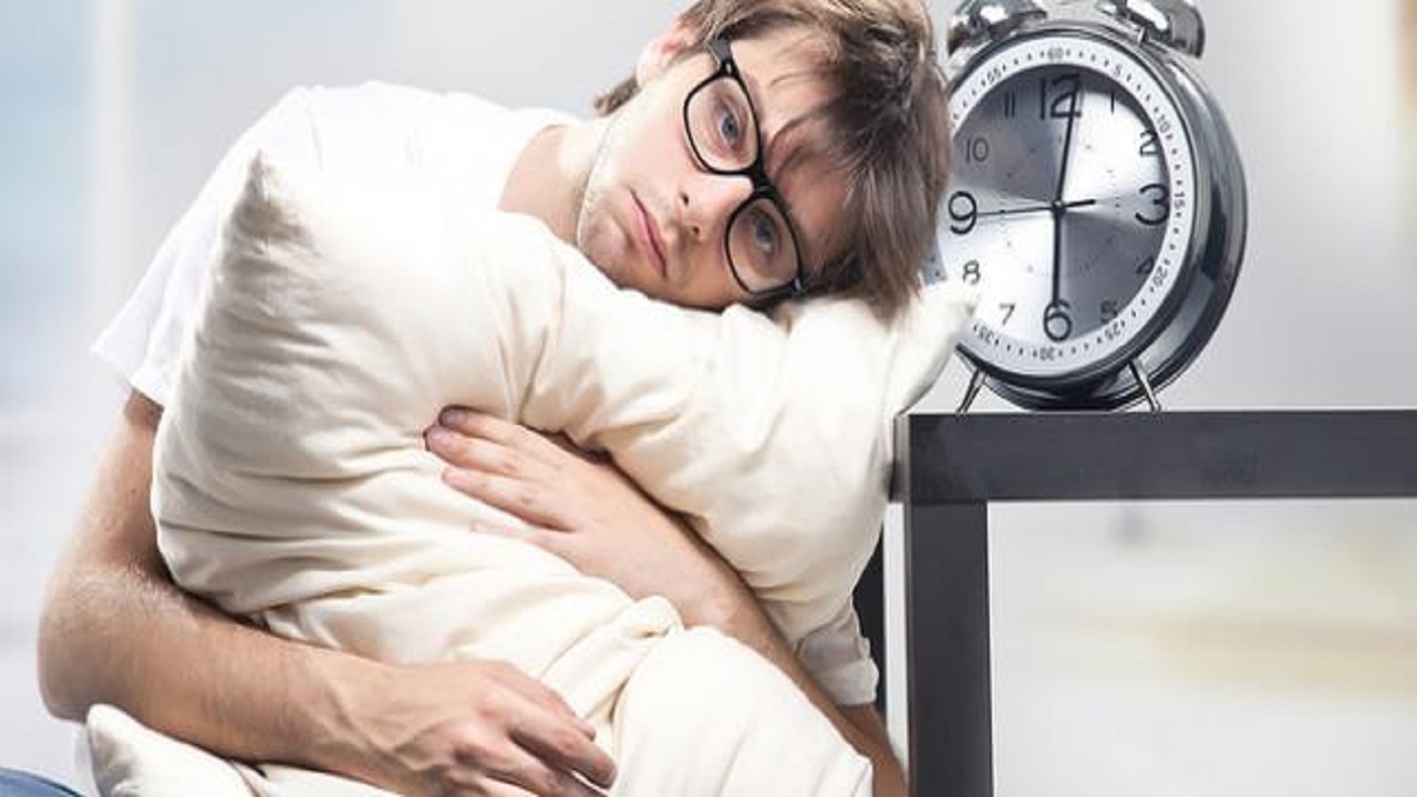 علامات تدل على معاناة الجسم من قلة النوم