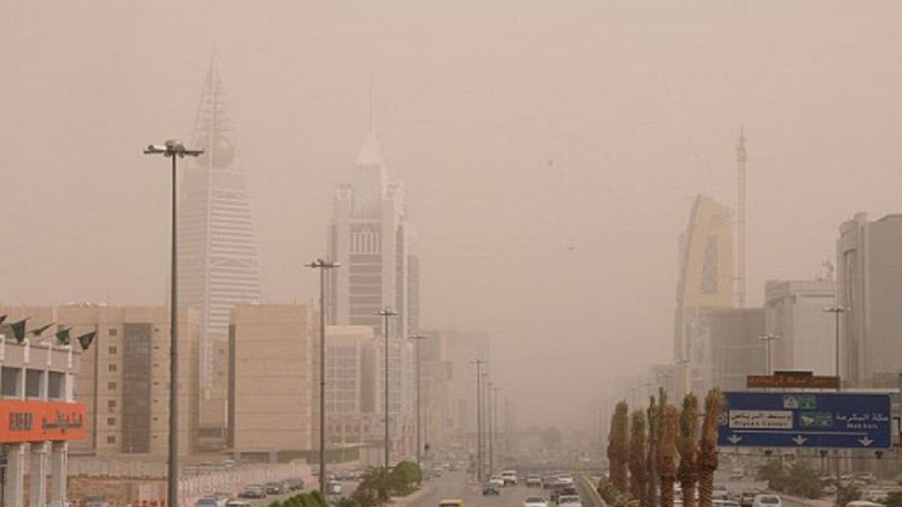 الأرصاد تنبه باستمرار الرياح النشطة والأتربة المثارة على الرياض