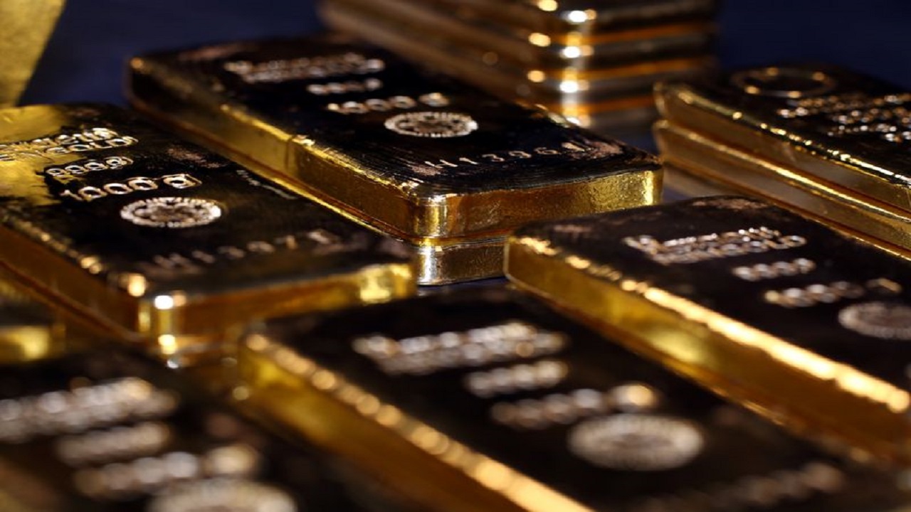 الذهب يتراجع دون 1900 دولار مع صعود الدولار وعوائد السندات الأمريكية