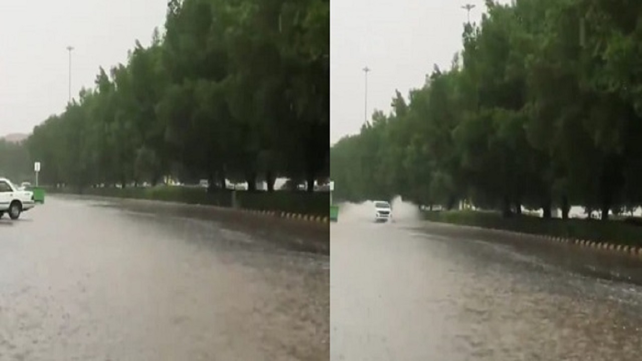 بالفيديو .. أمطار غزيرة على حي العزيزية بمكة المكرمة