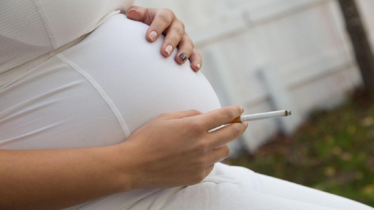 الولادة المبكرة وتشوهات الأجنة من الأعراض الخطيرة التي يسببها التدخين أثناء الحمل