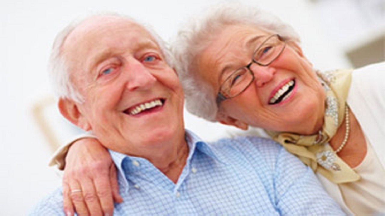 العلاقة بين الضحك والصحة في الشيخوخة