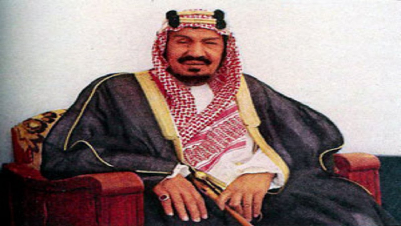 سر تغيير الملك عبدالعزيز لبيت شعر كُتب بقاعة استقبال قصر الحكم في الرياض