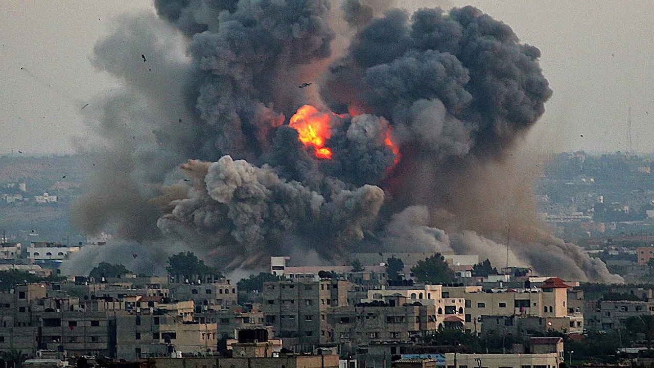 طائرات الاحتلال الإسرائيلي تستهدف مواقع عدة في قطاع غزة