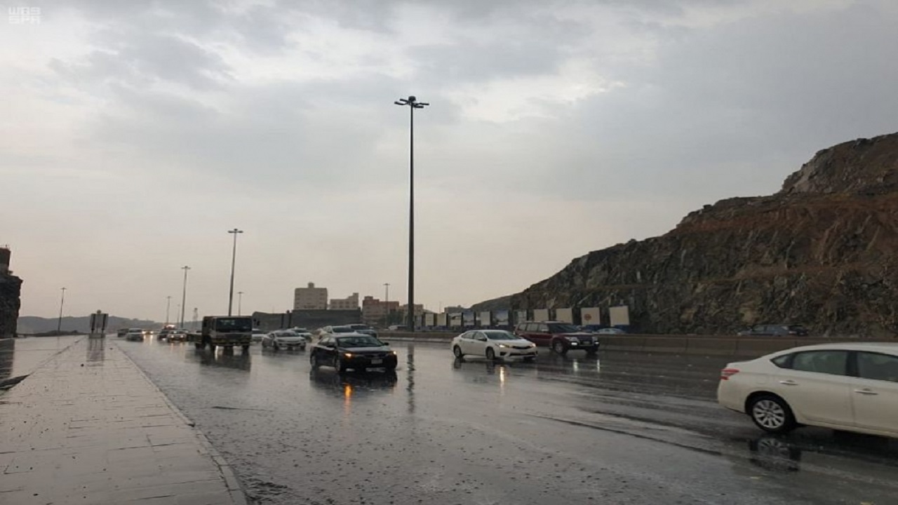 هطول أمطار رعدية ورياح نشطة على عددٍ من محافظات مكة