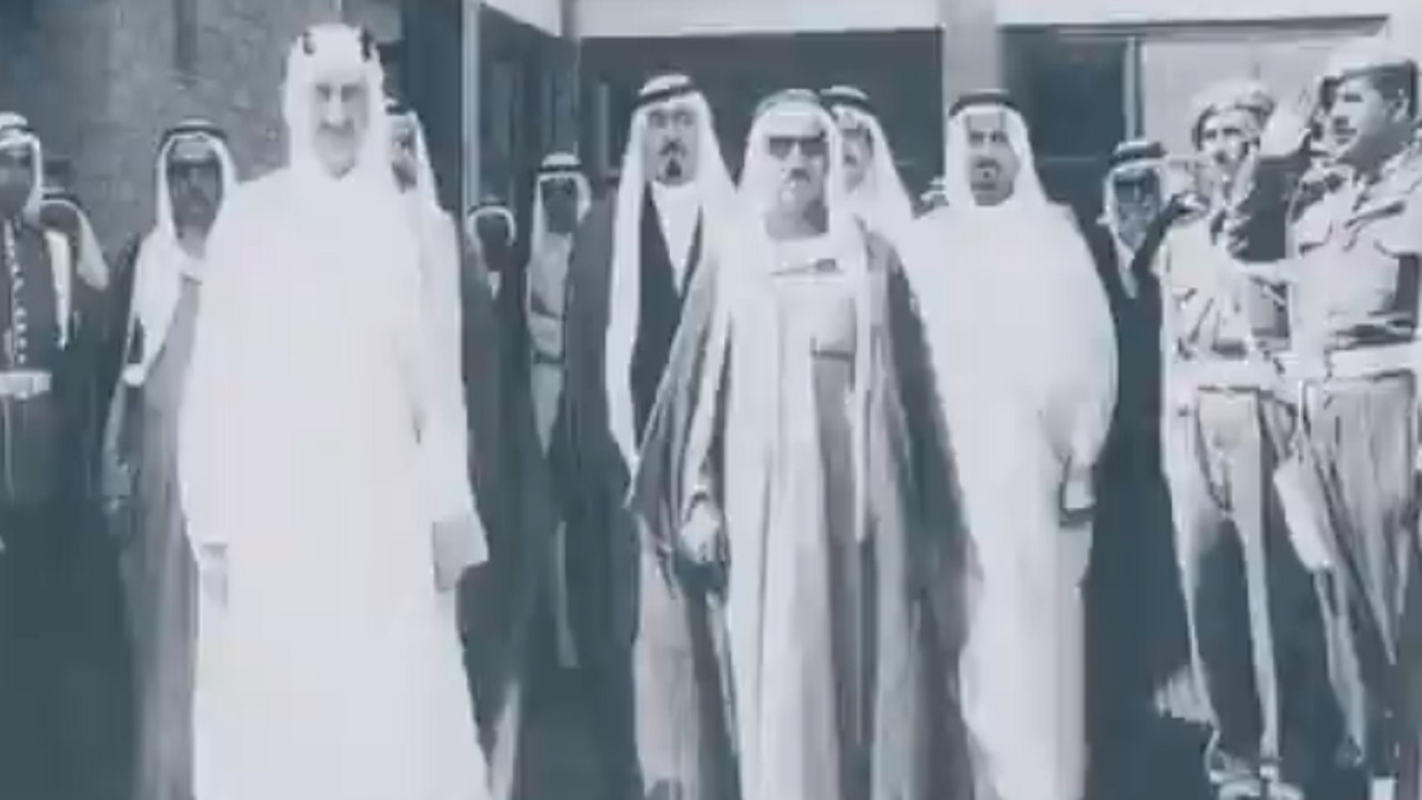 بالفيديو.. أمير الكويت الراحل مع ملوك المملكة