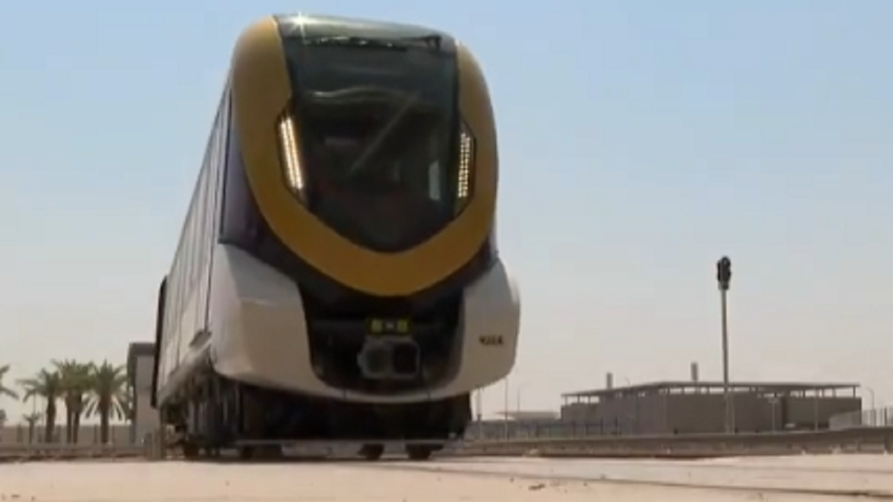 بدء التشغيل التجريبي لقطار الرياض (فيديو)