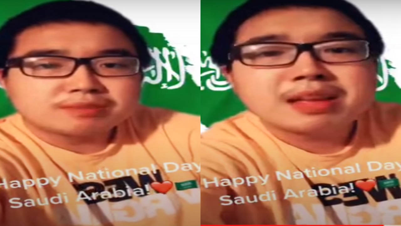 بالفيديو..صيني يحتفل باليوم الوطني ويردد النشيد