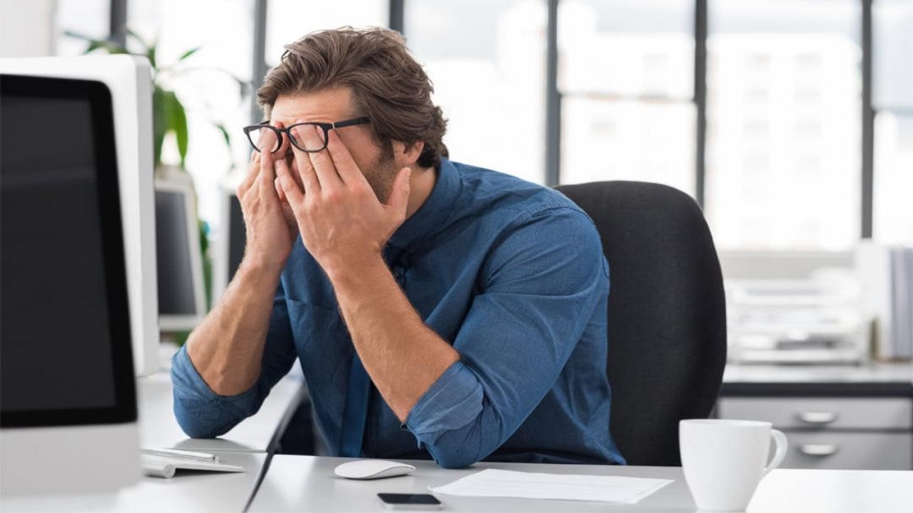 نصائح هامة للتخلص من مشكلة إجهاد العينين أمام شاشة الكمبيوتر