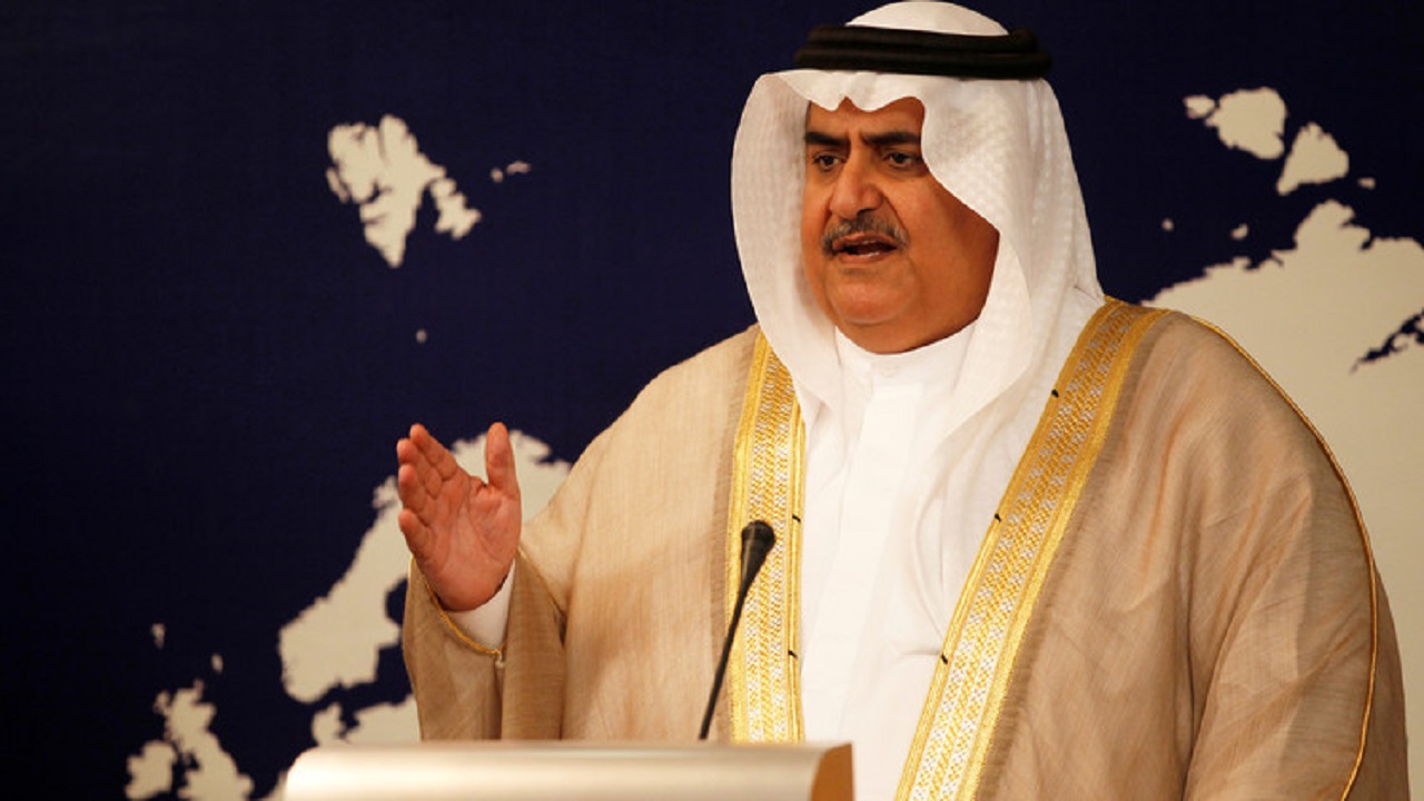 وزير بحريني سابق يدعو مجلس التعاون للرد على أكاذيب مسؤول قطري