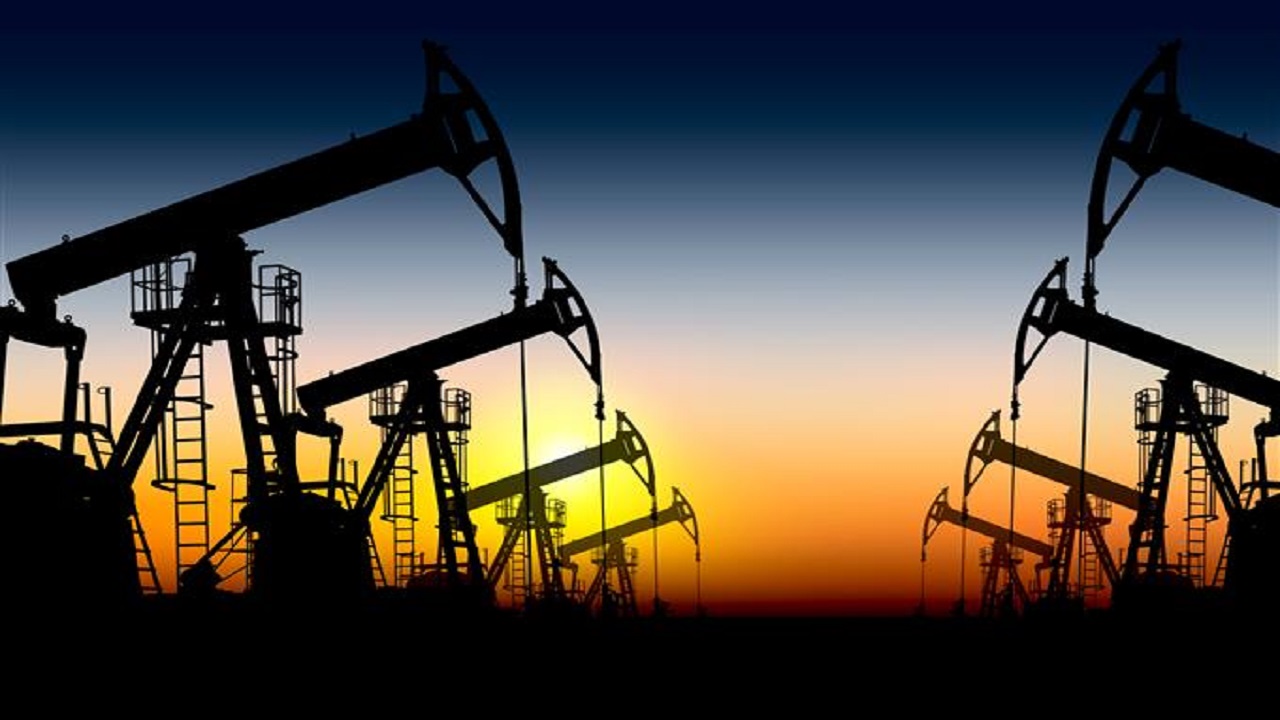 خامات النفط تتكبد خسائر أسبوعية بنحو 2٪
