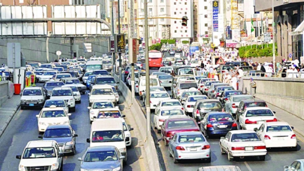 سلوكيات تهدد حياة السائقين أثناء الازدحامات المرورية