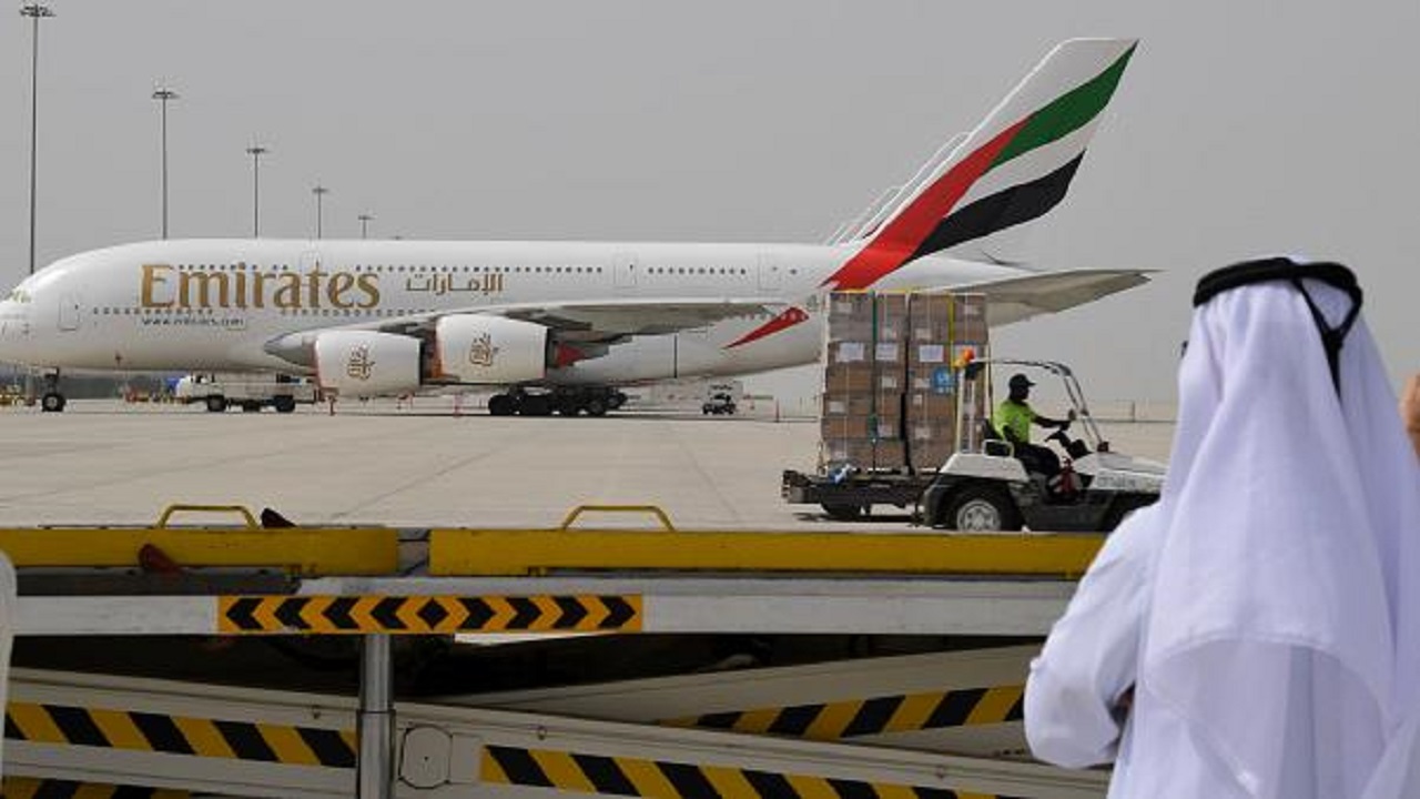 «طيران الإمارات» تستأنف دفع الرواتب كاملةً