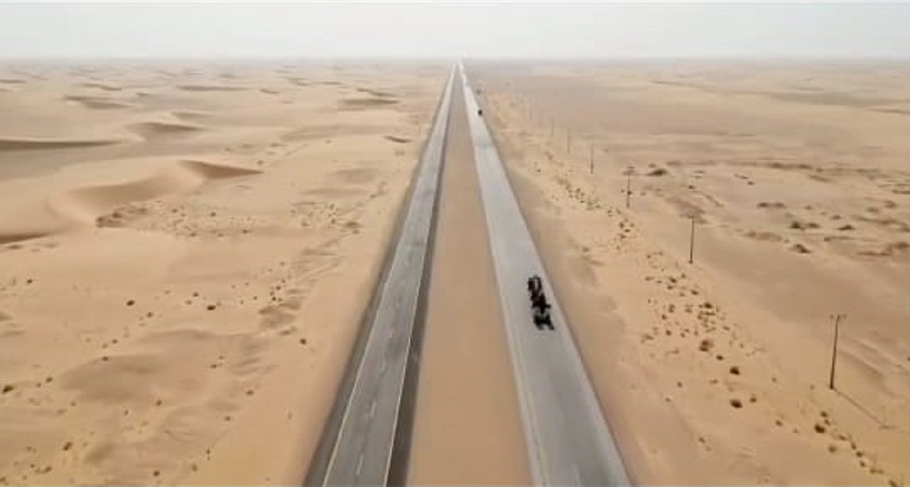 بالفيديو.. أطول طريق مستقيم في العالم مسجل في «غينيس» ويقع في المملكة